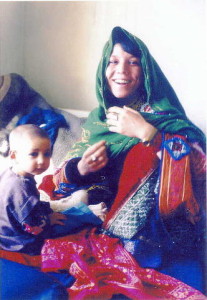 Mutter und Kind im Krankenhaus von Chak (Foto: Chak Hospital)